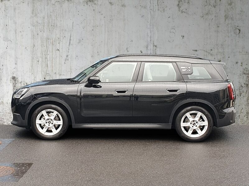More views of Mini Countryman