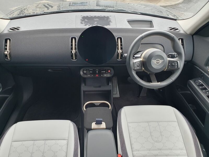 More views of Mini Countryman