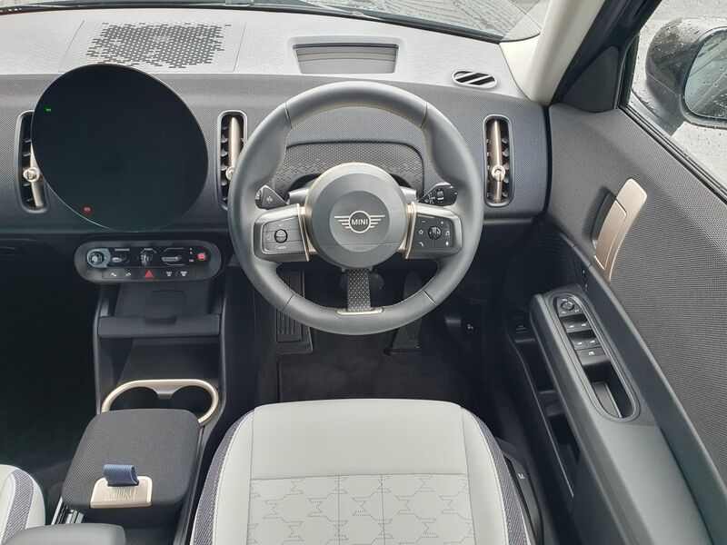 More views of Mini Countryman