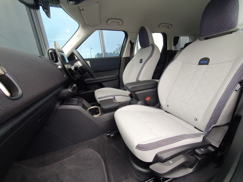More views of Mini Countryman