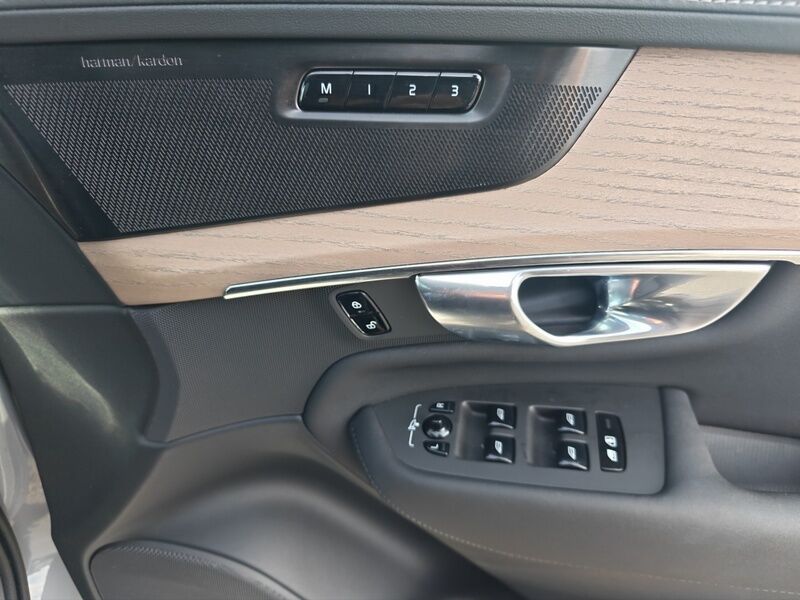 More views of Volvo XC90