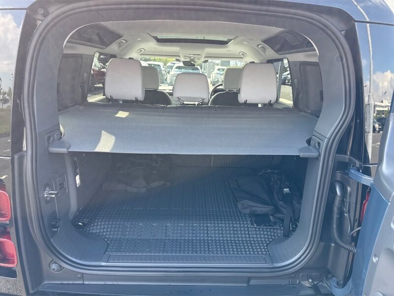 More views of Land Rover Defender