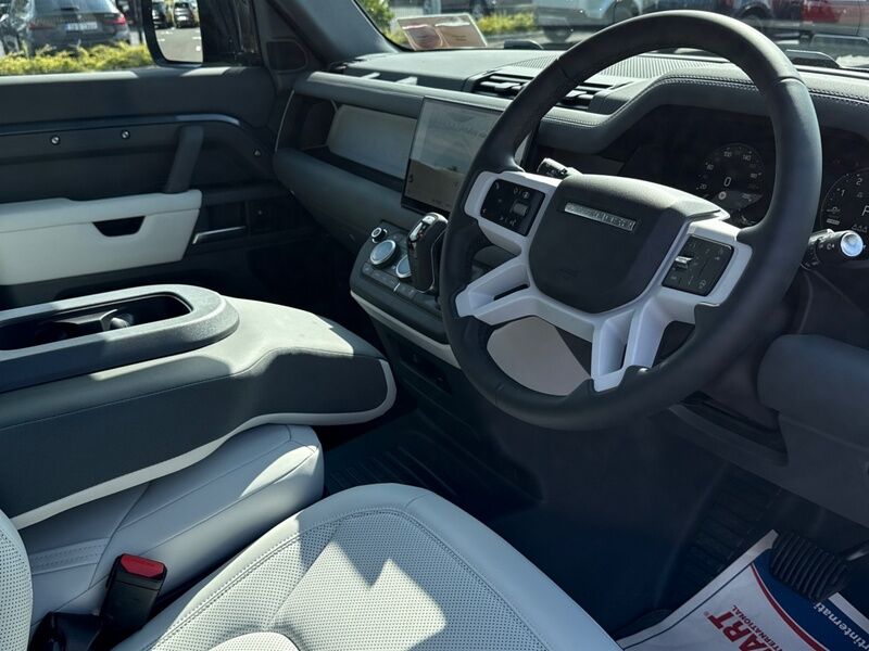 More views of Land Rover Defender