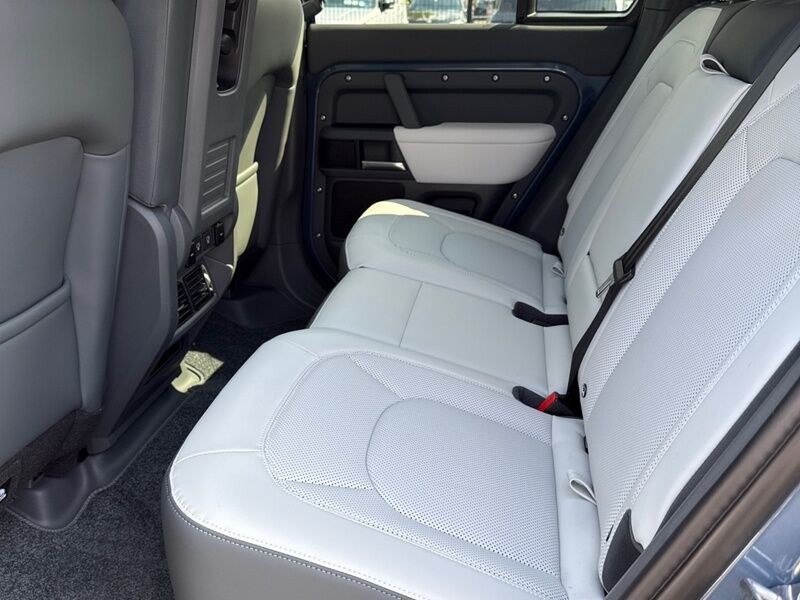 More views of Land Rover Defender