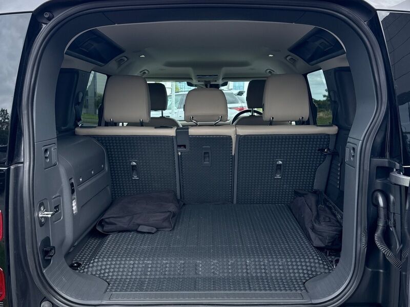 More views of Land Rover Defender