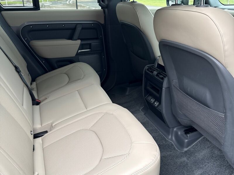More views of Land Rover Defender