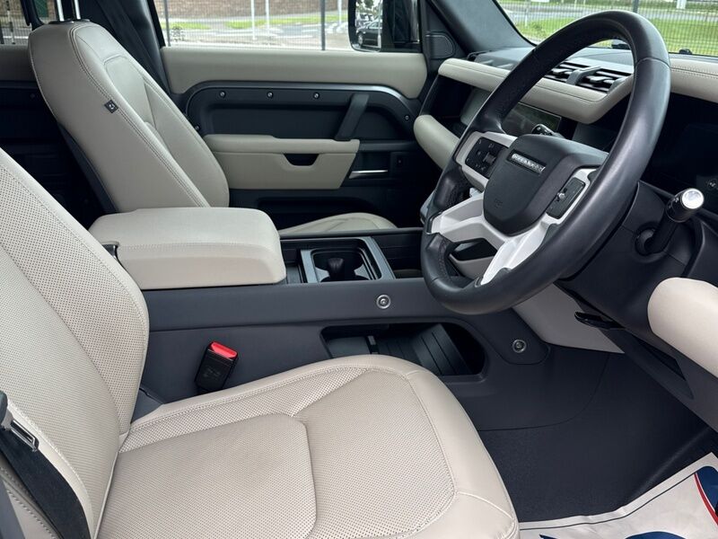 More views of Land Rover Defender