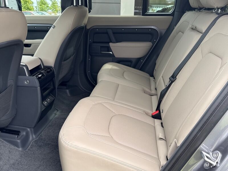 More views of Land Rover Defender