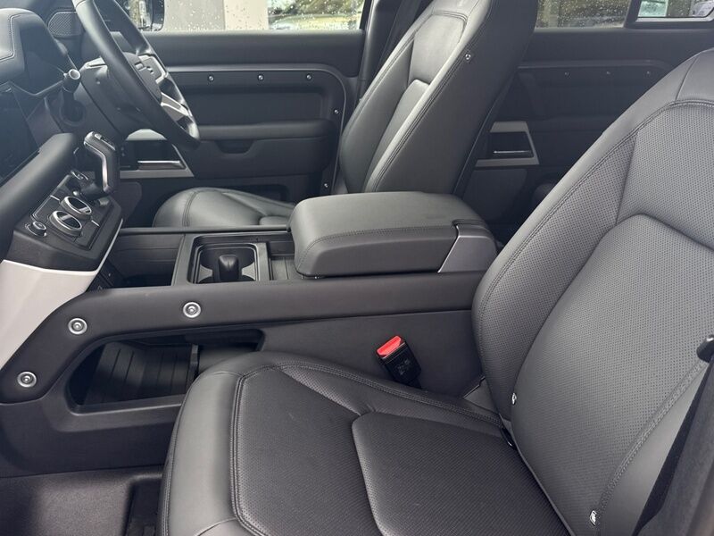 More views of Land Rover Defender