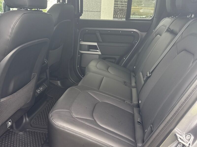 More views of Land Rover Defender