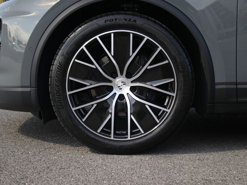 More views of Porsche Macan