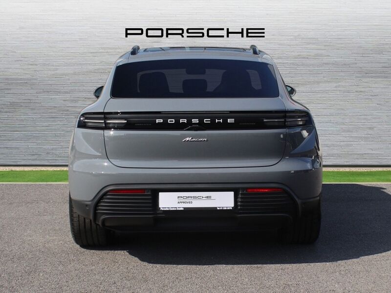 More views of Porsche Macan
