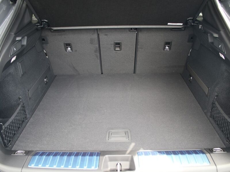 More views of Porsche Macan