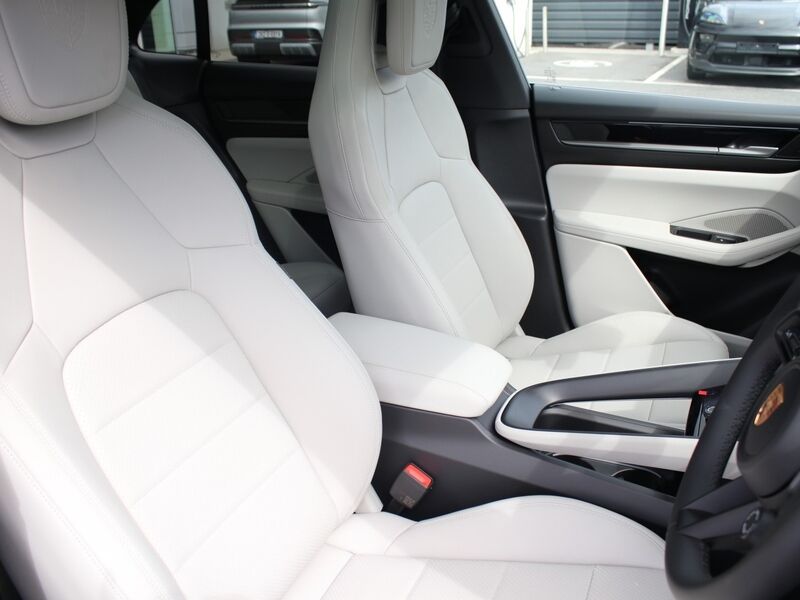 More views of Porsche Macan