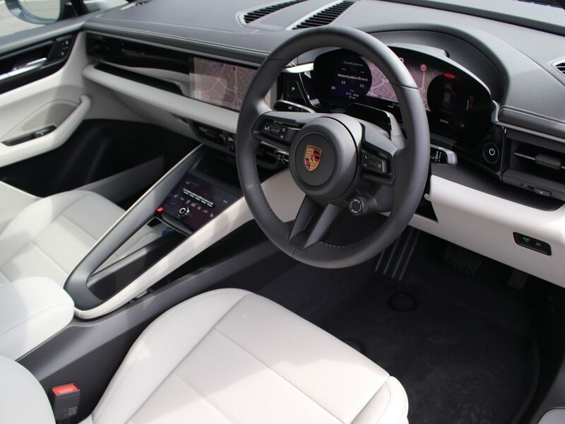 More views of Porsche Macan