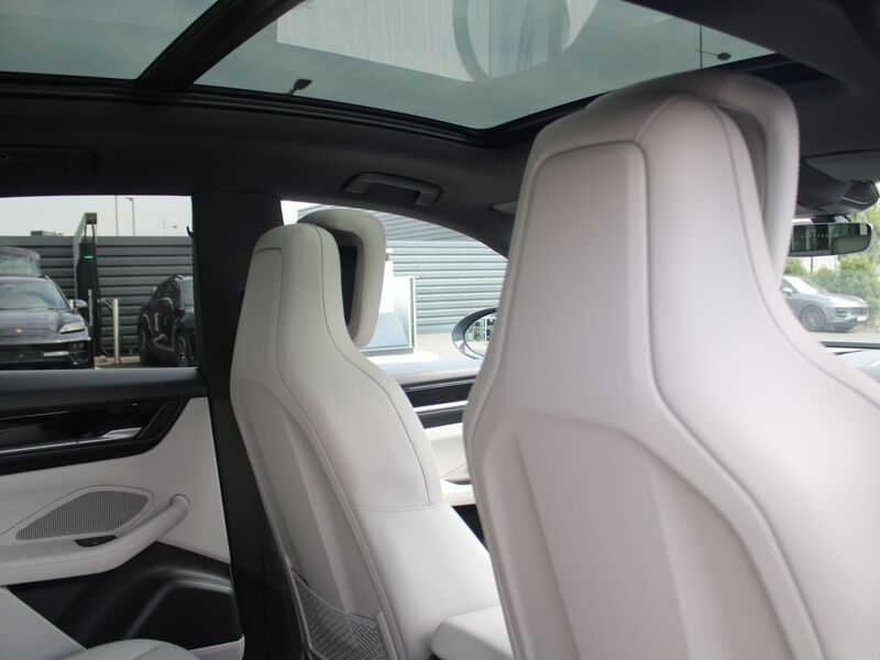 More views of Porsche Macan