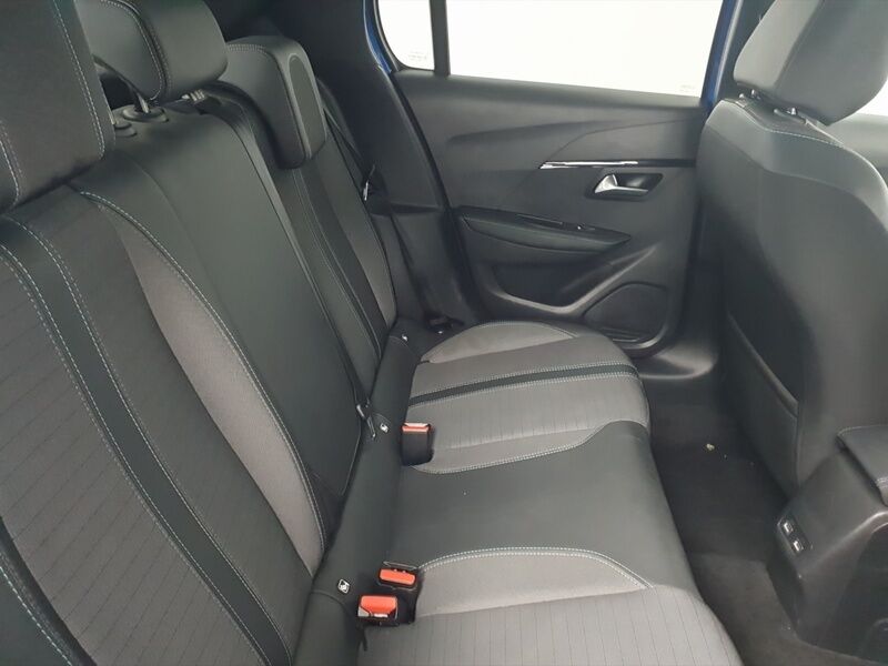 More views of Peugeot 208