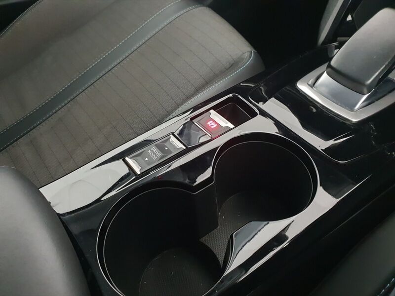 More views of Peugeot 208