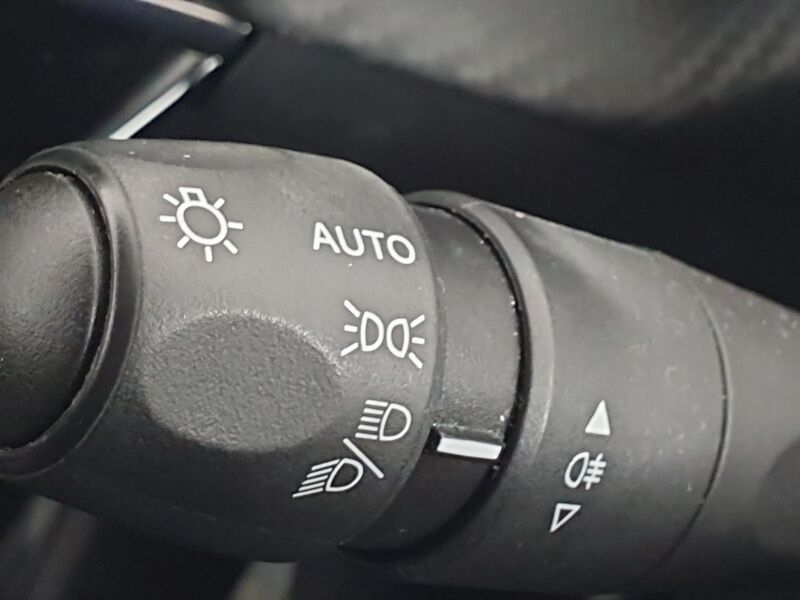 More views of Peugeot 208