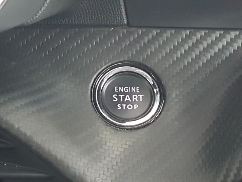More views of Peugeot 208