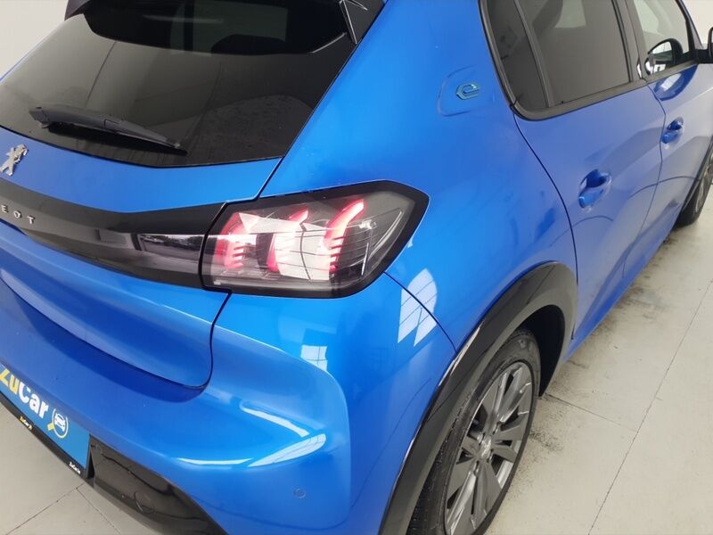 More views of Peugeot 208