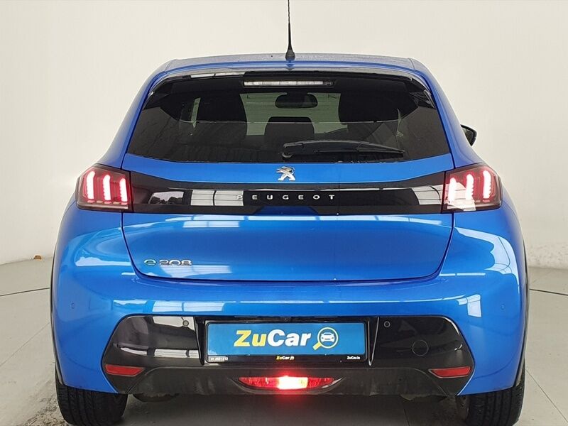 More views of Peugeot 208