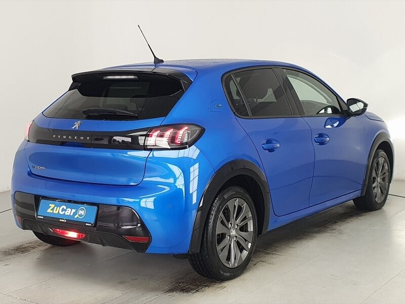 More views of Peugeot 208