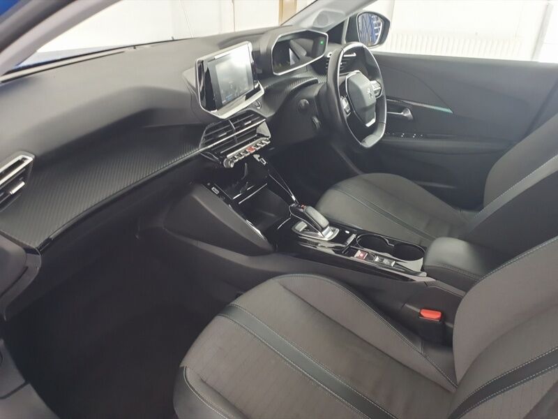 More views of Peugeot 208