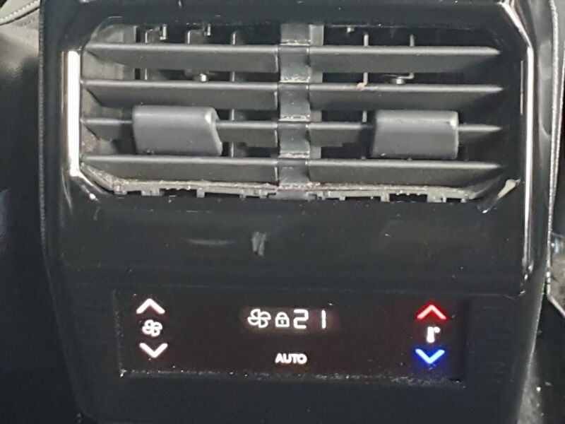 More views of Peugeot 5008