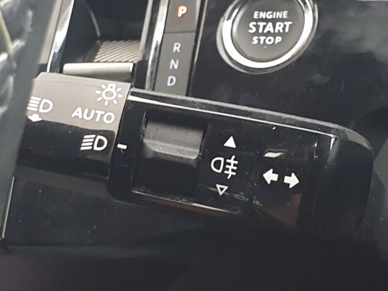 More views of Peugeot 5008