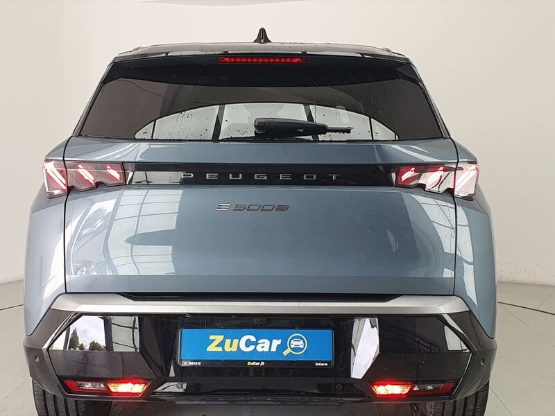 More views of Peugeot 5008