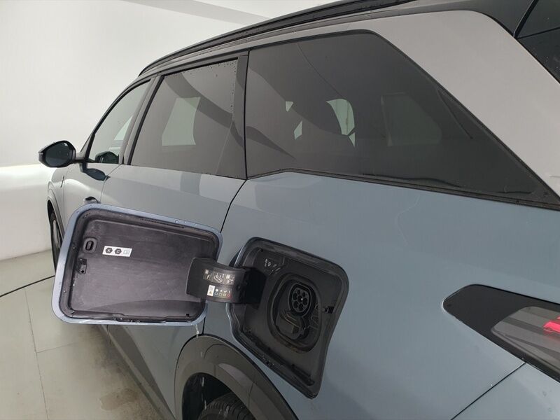 More views of Peugeot 5008