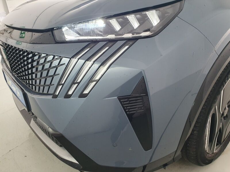 More views of Peugeot 5008