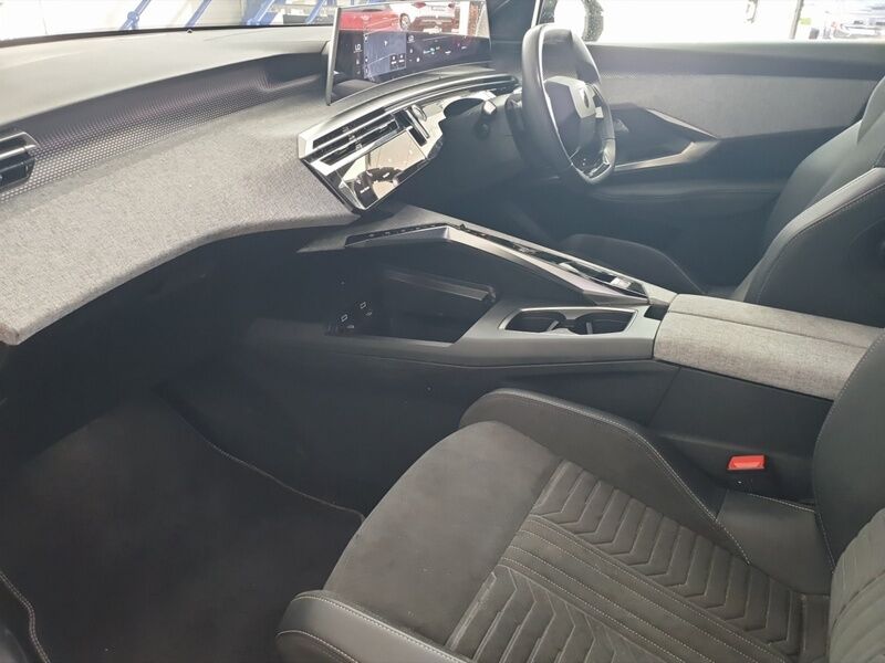More views of Peugeot 5008