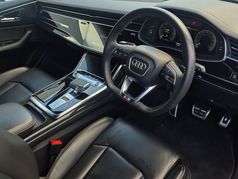 More views of Audi Q8