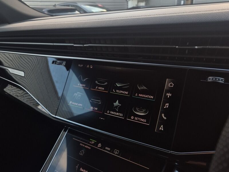 More views of Audi Q8