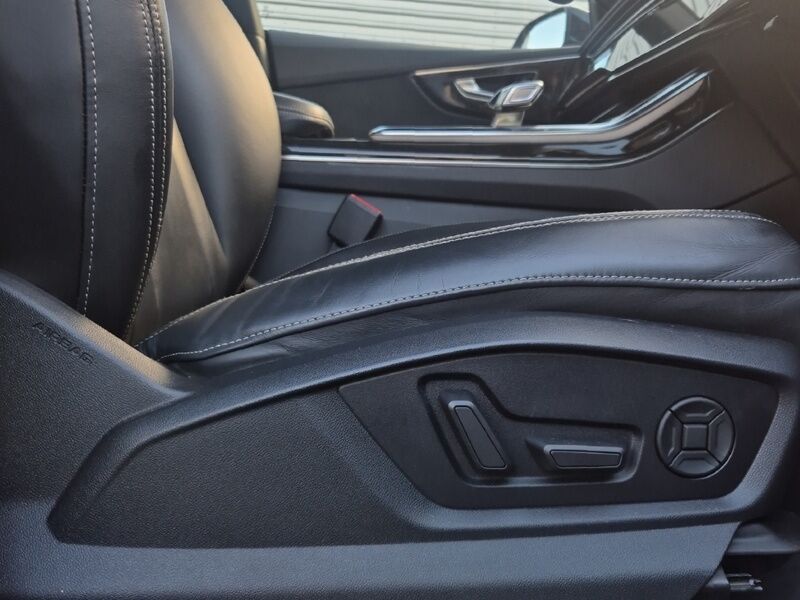 More views of Audi Q8