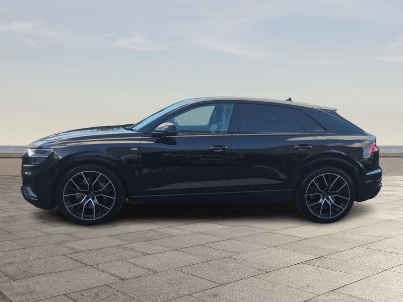 More views of Audi Q8