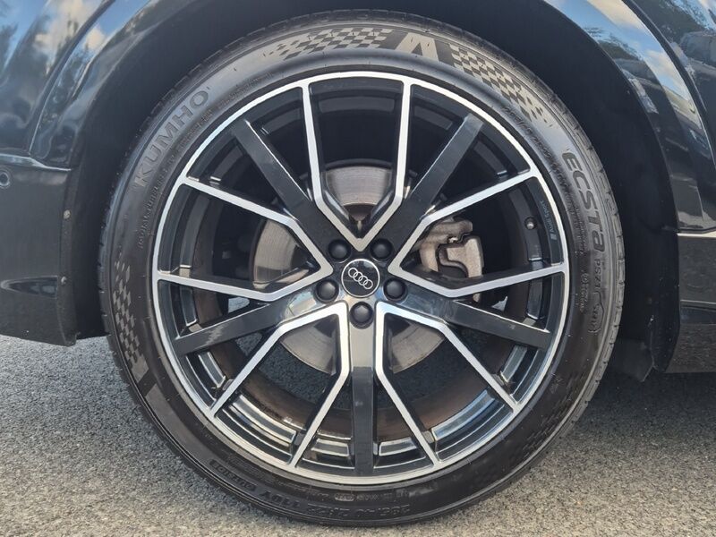 More views of Audi Q8