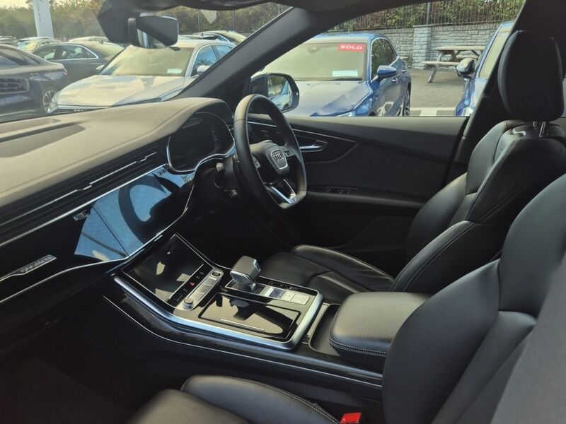 More views of Audi Q8