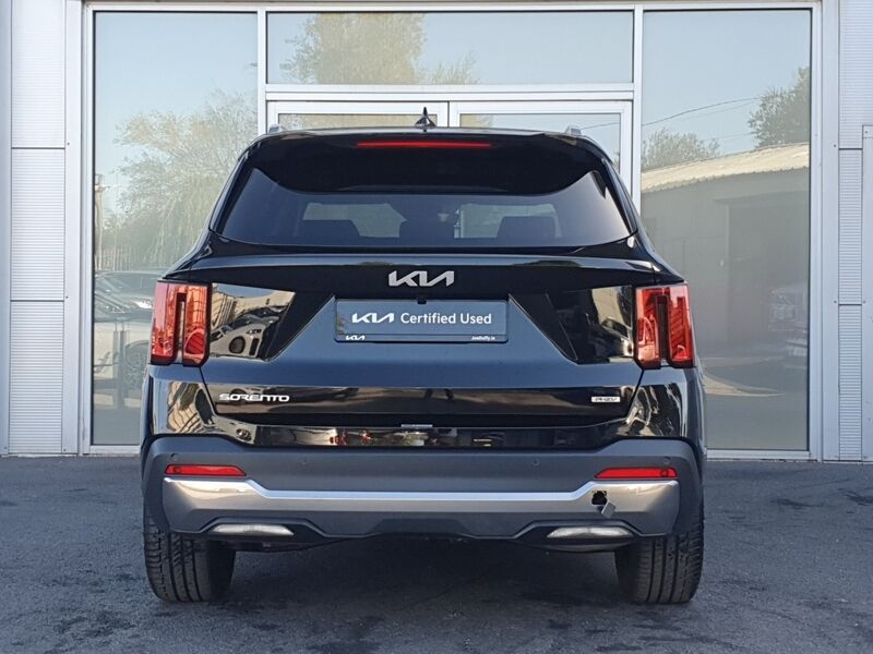 More views of Kia Sorento
