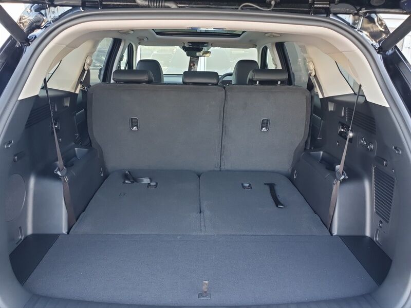 More views of Kia Sorento