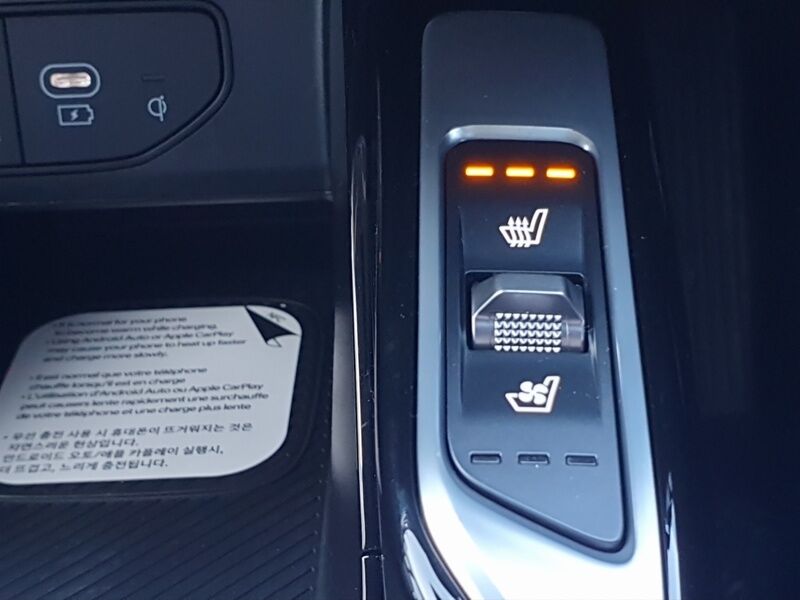 More views of Kia Sorento
