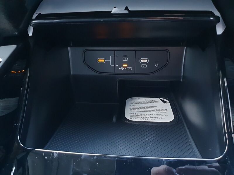 More views of Kia Sorento