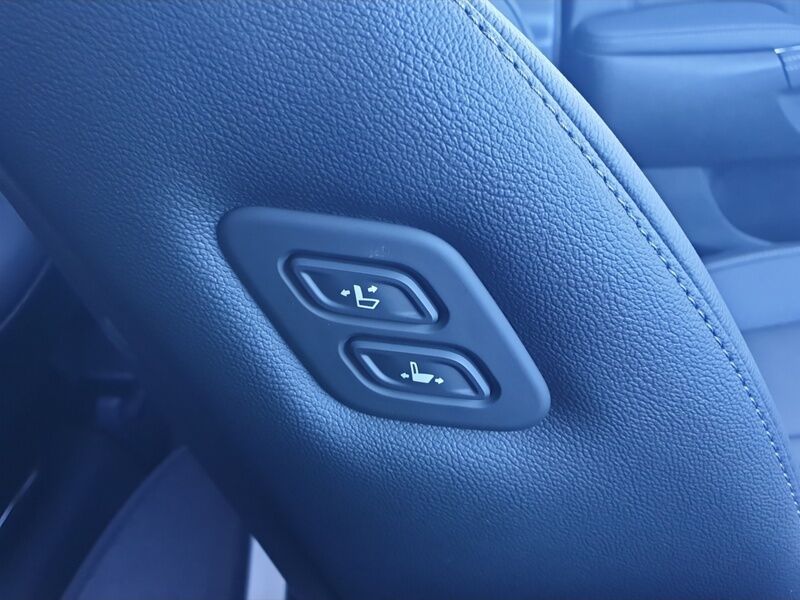 More views of Kia Sorento