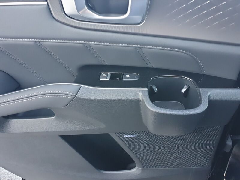 More views of Kia Sorento