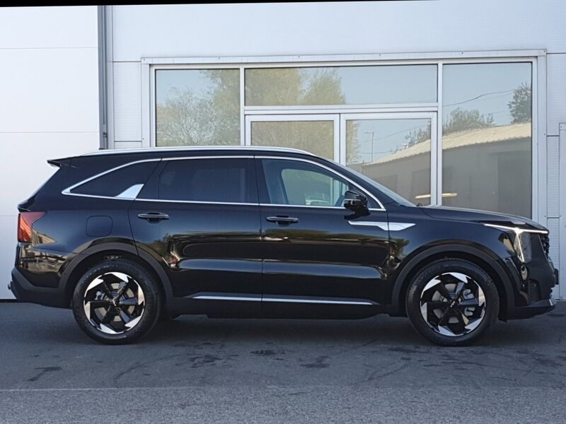 More views of Kia Sorento
