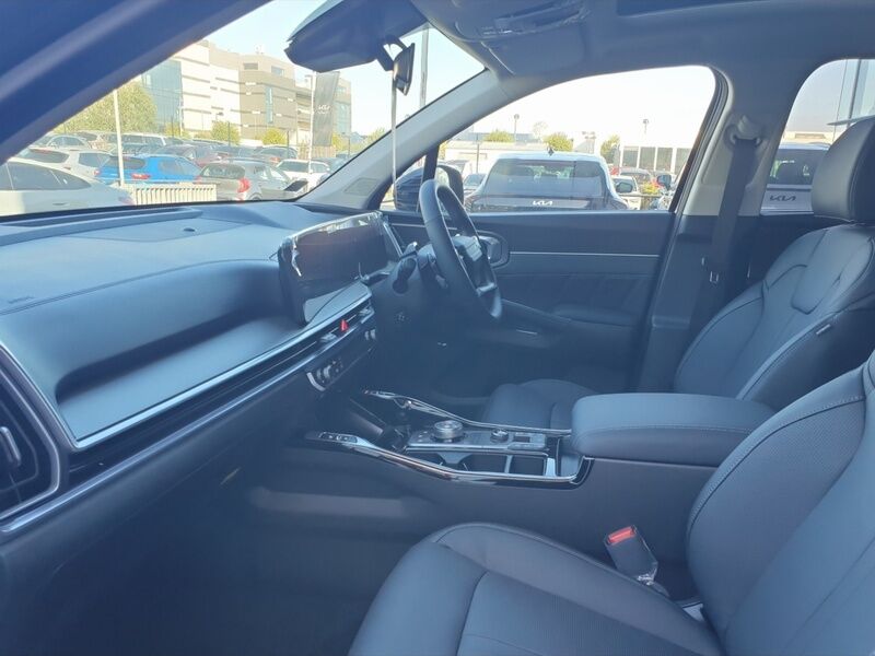 More views of Kia Sorento
