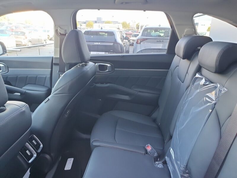 More views of Kia Sorento