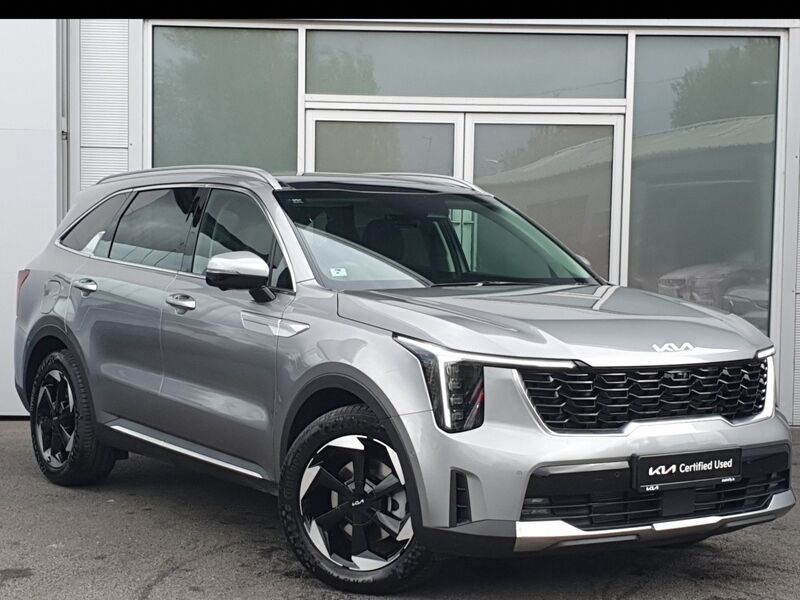 More views of Kia Sorento